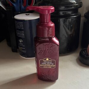 Bath & Body Works Afternoon Apple Picking Hand Soap - Burgundy